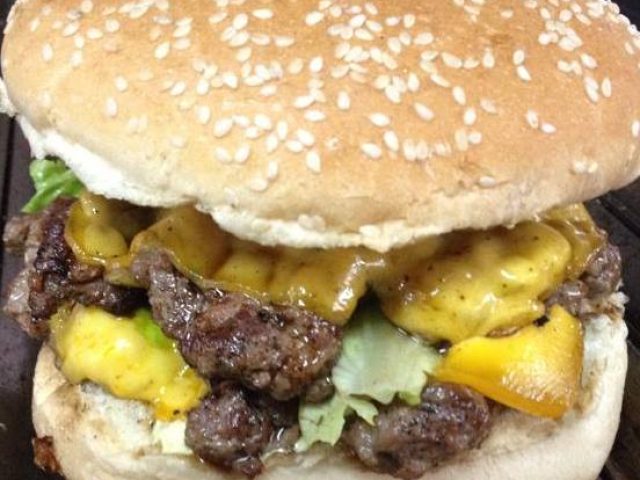 Que Buena Papa Hamburguesas a La Parrilla